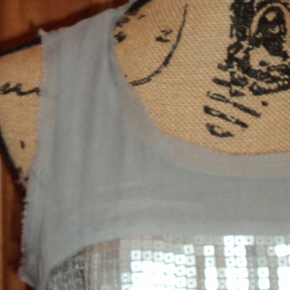 Top - Picture 2 of 6